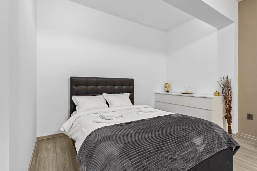 Heart Of Bucharest #Victoriei Apartment Екстериор снимка
